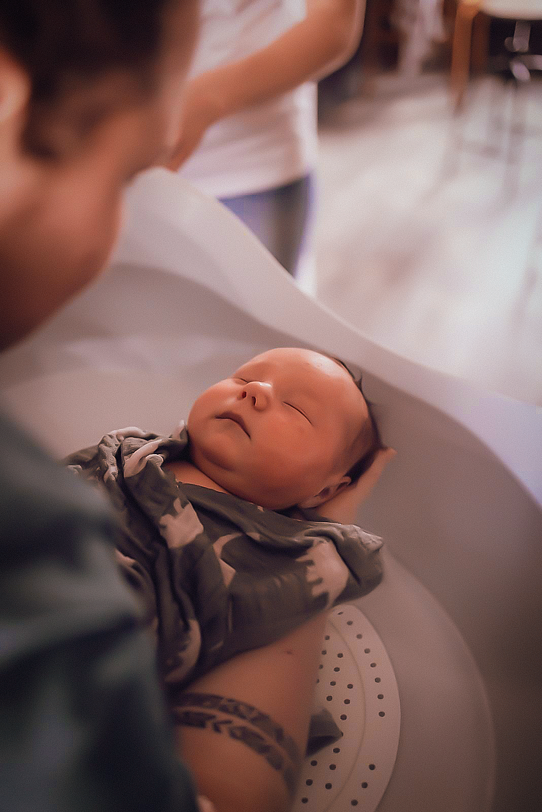 Rituel du bain sensoriel pour bébé sur Marseille et alentours réalisé par Charlotte Duprat. Prestations et tarifs Charlottine, Charlotte Duprat.