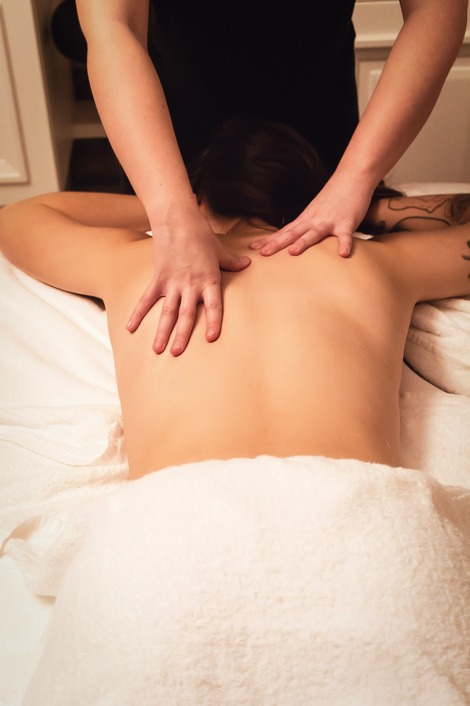 Massage bien-être préconception réalisé par Charlotte Duprat alias Charlottine à domicile, sur Marseille et aux alentours